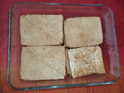 Tofu coupé en triangles