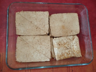 Tofu coupé en triangles
