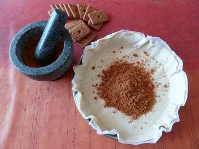 Tarte feuilletée aux prunes et aux spéculoos