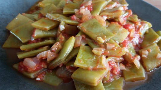 Haricots plats à la tomate