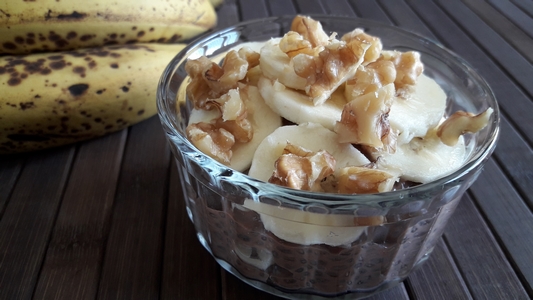 Chia pudding au chocolat et à la banane