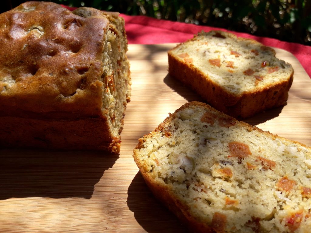 Cake au pesto, aux olives et au chorizo végétal